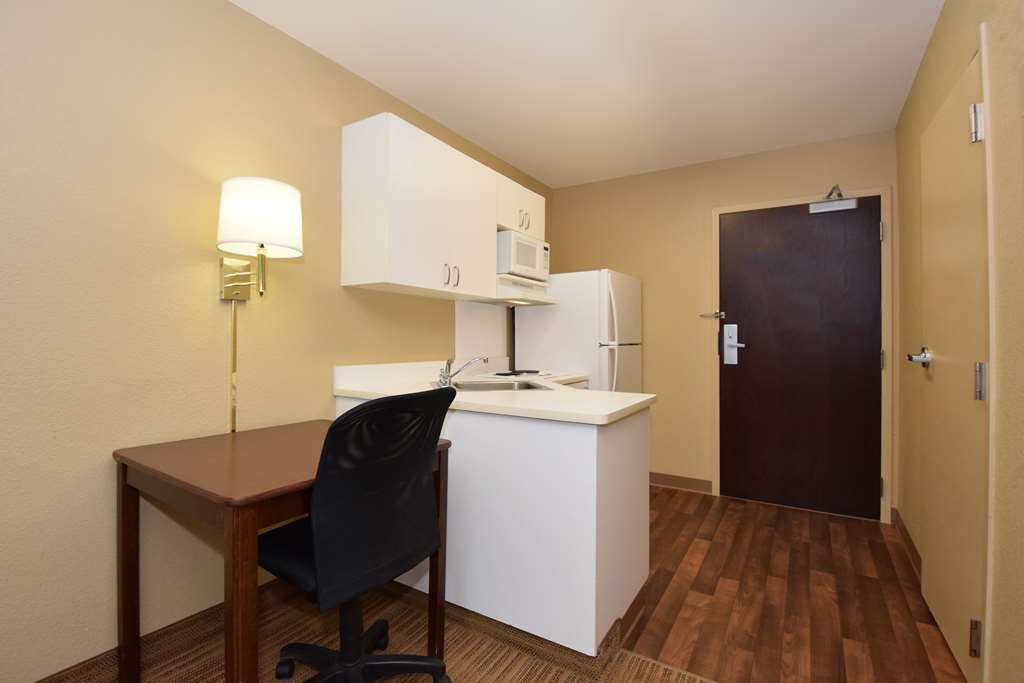 Extended Stay America Suites - Milwaukee - Waukesha Room photo